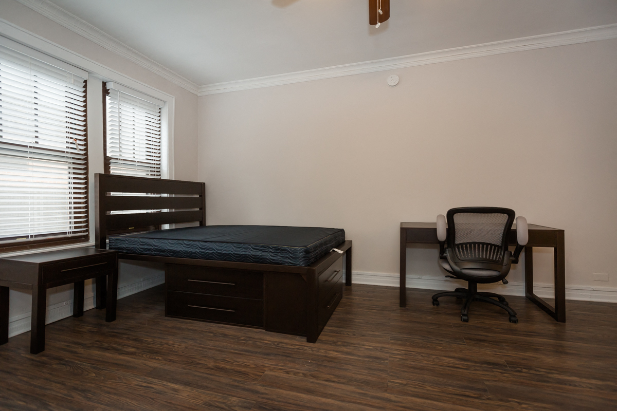 studio furnished furniture hardwood floors hyde park chicago apartment